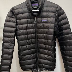 Excellent condition lightly used Patagonia thin down jacket.